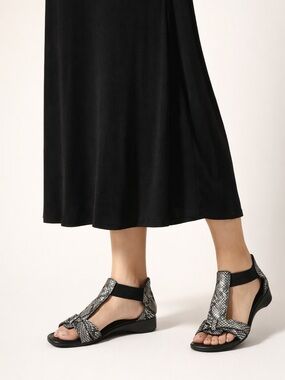 The FLEXX Band Together Snakeskin Print Sandal. Size 7